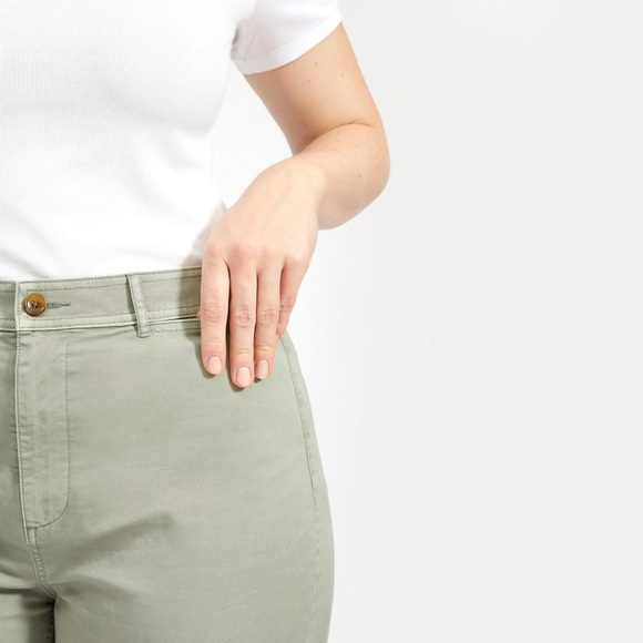 Everlane Lightweight Wide Leg Crop Chino - Picture 4 of 9